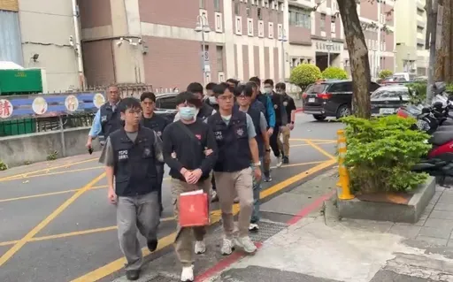 拖吊蟑螂10公里喊價10萬！50人被坑　北市刑大陣仗將6業者移送北檢