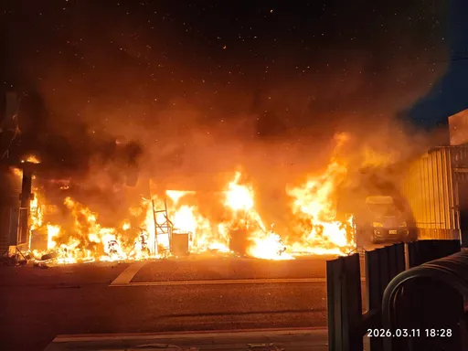 2月才被毒駕的撞...台南永康連棟鐵皮屋大火　機車行老闆夫妻葬身火窟