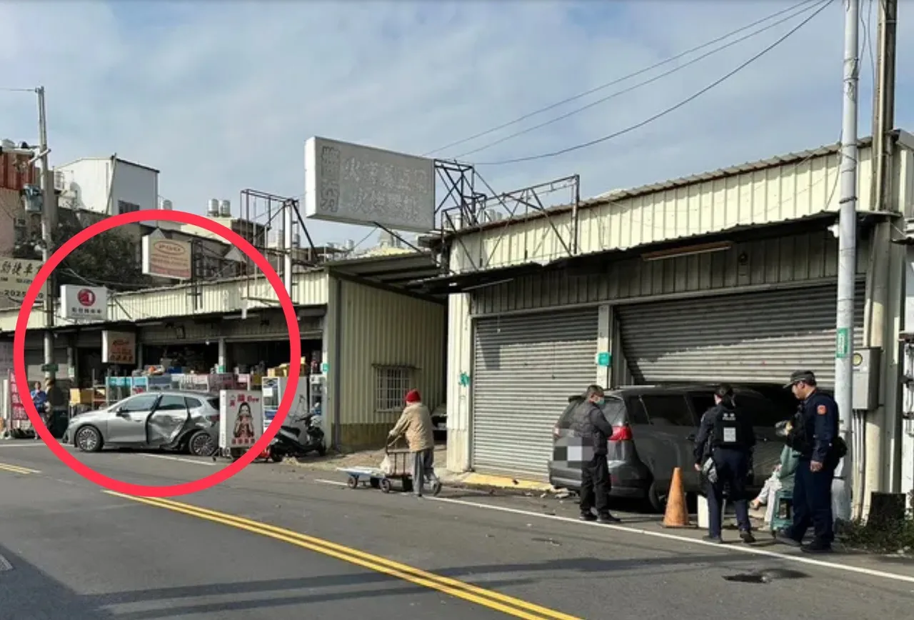 這處連棟鐵皮屋2月時才被毒駕男開車衝撞，現在又發生死亡火警。民眾提供