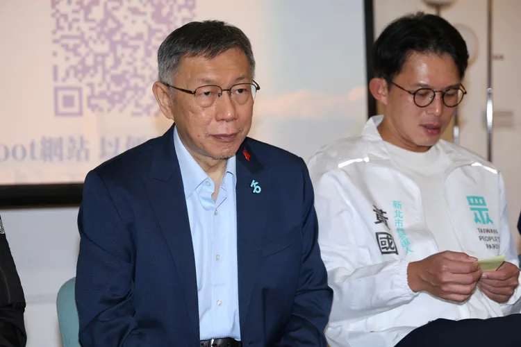 民眾黨主席黃國昌、前黨主席柯文哲。民眾黨提供