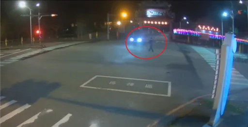 「偷噴霧」砸車！宜蘭醉男上演街頭鬧劇　遭逮狂問「代號單位」