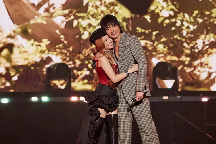 A-Lin（左）與蘇見信情同兄妹。众悅娛樂提供