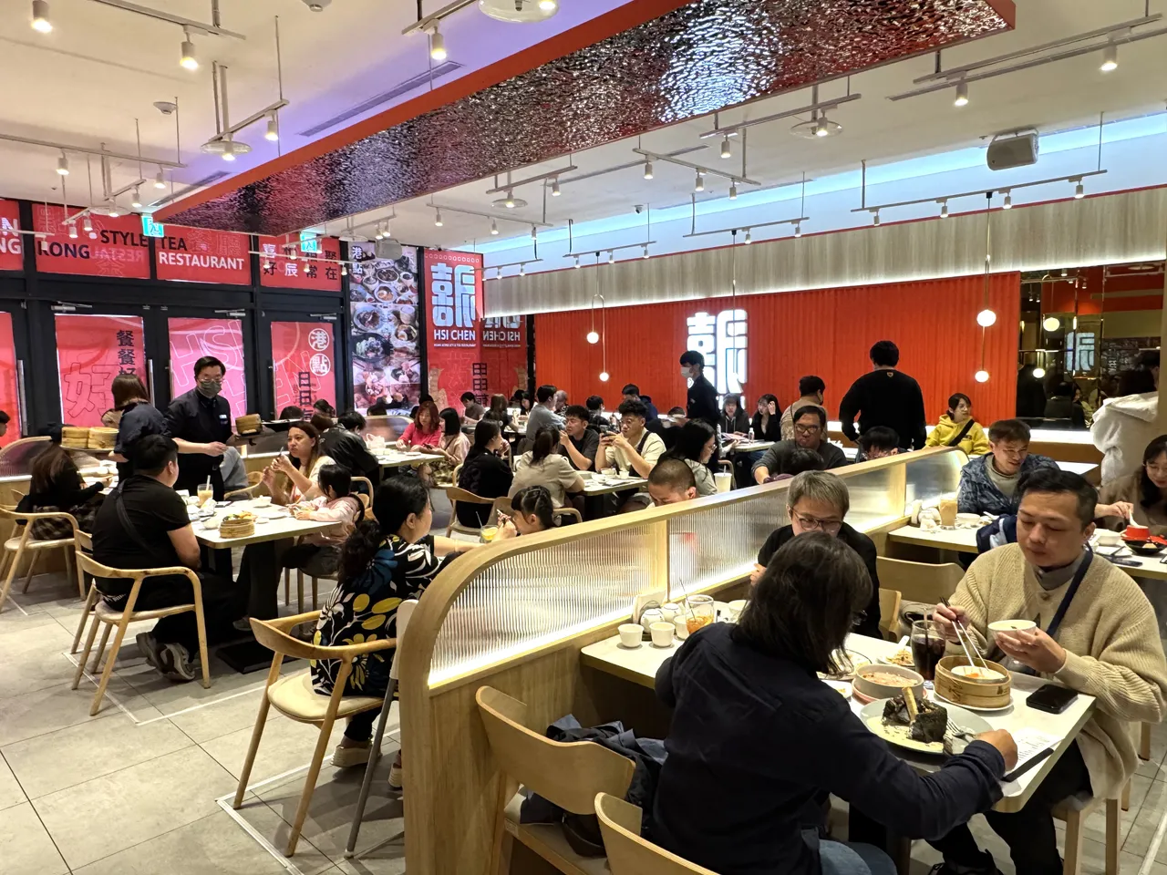 築間餐飲集團推出「寵粉感謝666心意」活動，總計發出2664萬寵粉心意券，凡於活動期間至集團旗下品牌之門店內用餐即現折666元。業者提供