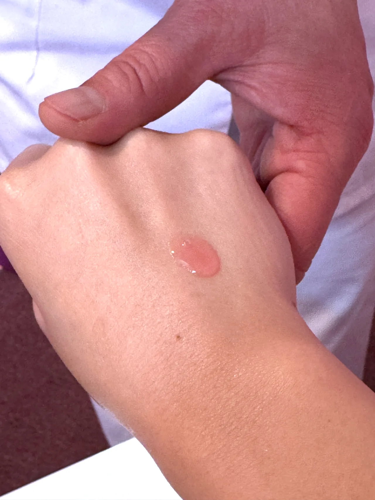 Sisley黑玫瑰彈潤水光菁萃質地清爽。張家玲攝