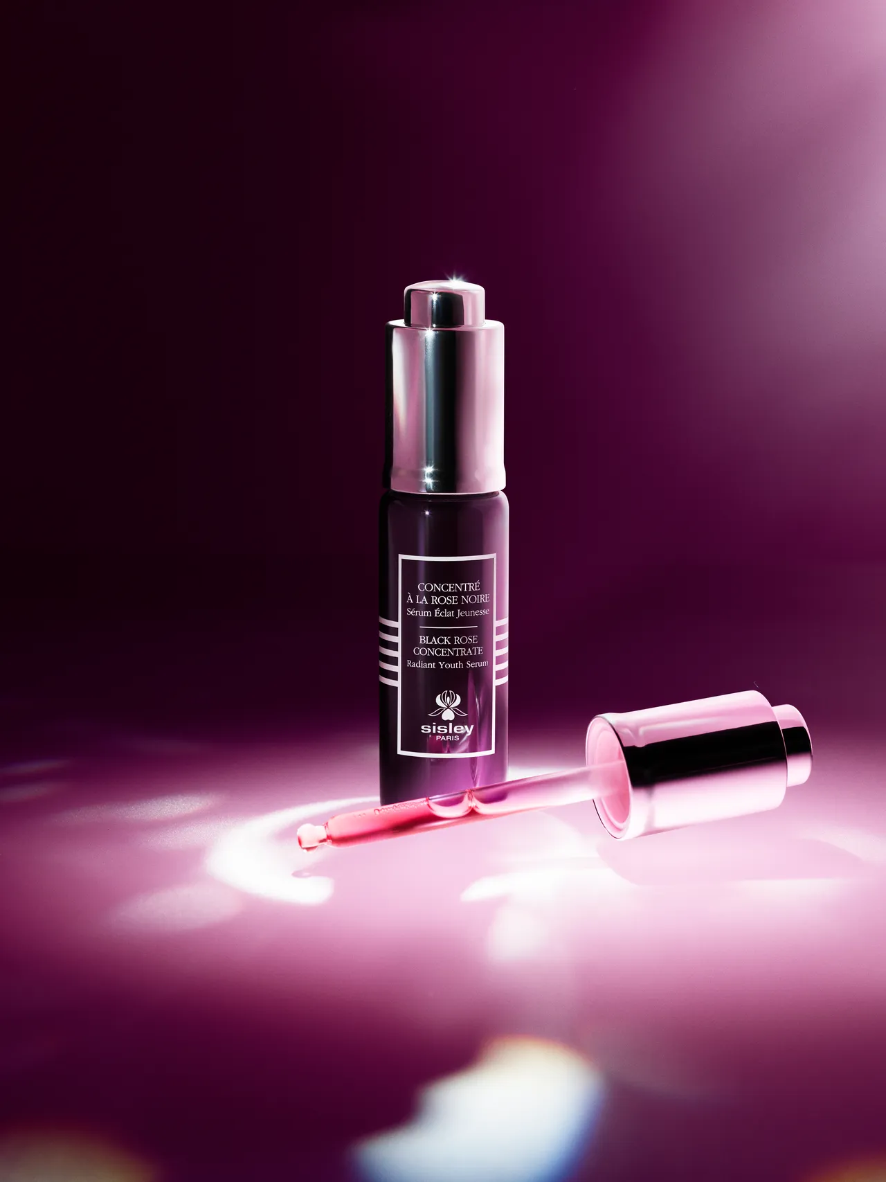 Sisley黑玫瑰彈潤水光菁萃，30ml／8300元。品牌提供
