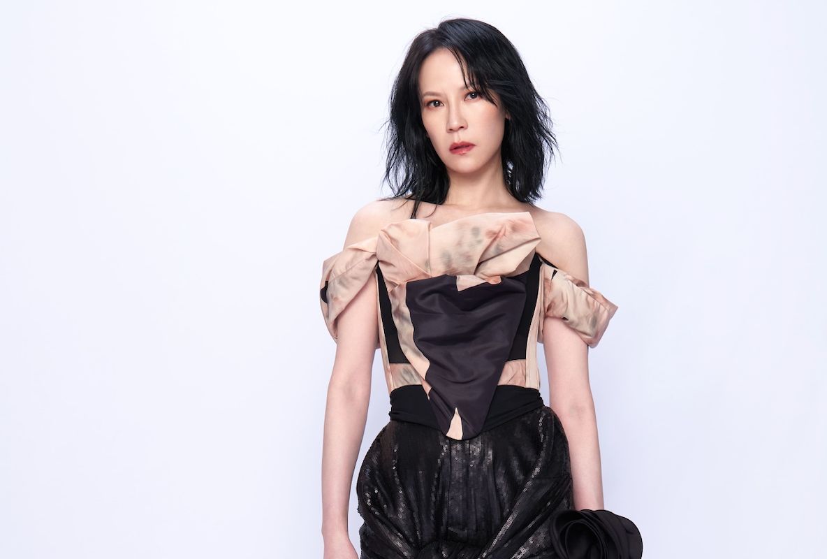 楊乃文唱到一半粉絲裸身告白 淡定酷回:沒有嚇到