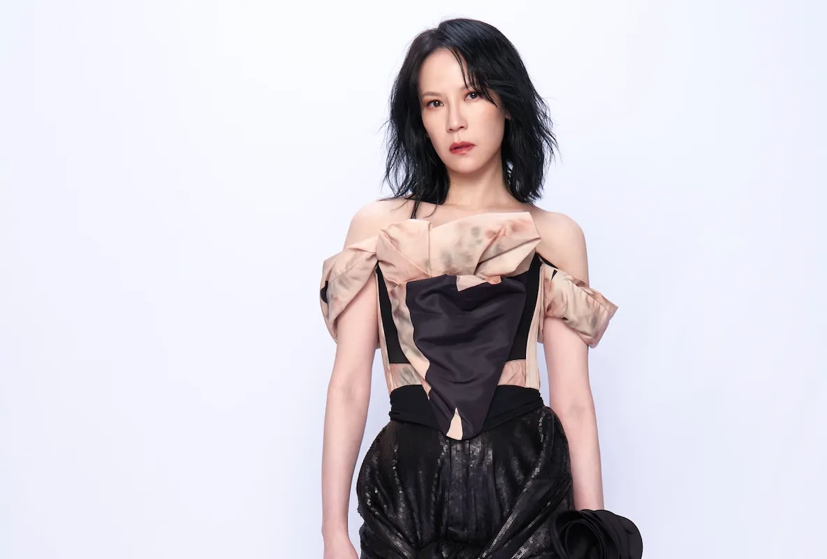 楊乃文唱到一半粉絲裸身告白　淡定酷回：沒有嚇到