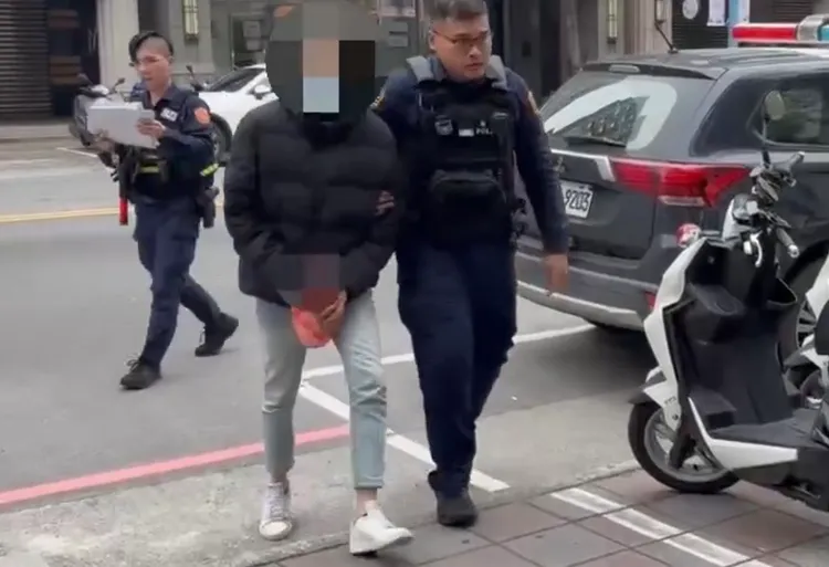 許男不僅被依公共危險罪嫌送辦外，另外對他開出無照、危險駕駛等8張罰單，將吃上近10萬元罰鍰。翻攝畫面