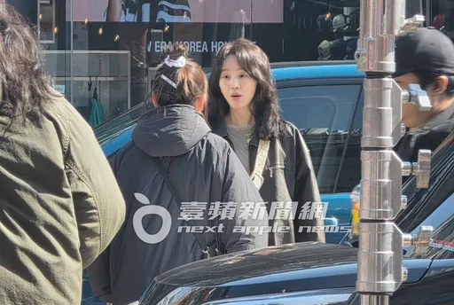 獨家｜申惠善《莎拉》後再當Netflix女兒！首爾街頭飆戲羅人友大陣仗