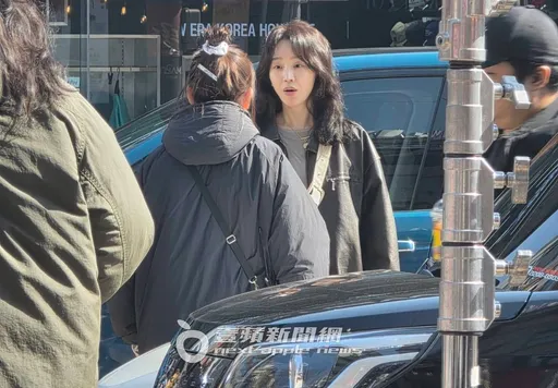 獨家｜申惠善《莎拉》後再當Netflix女兒！首爾街頭飆戲羅人友大陣仗