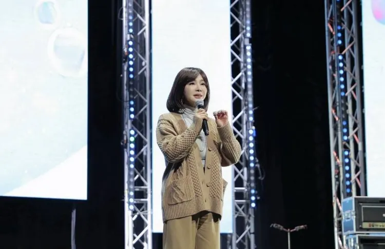 陳美鳳多年來持續關心高齡長者、身心障礙與弱勢家庭。台灣優質生命協會提供