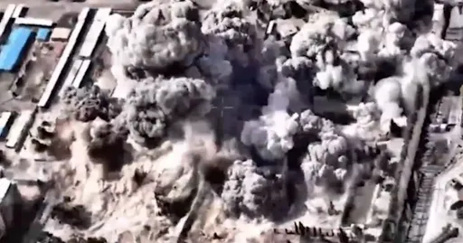 真實戰力！美軍釋出炸毀伊朗革命衛隊總部影片　將這條蛇「斬首」
