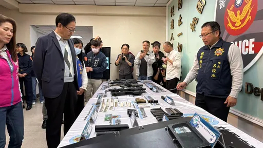 雷霆掃蕩幫派軍火庫！　桃檢與壢警攜手查獲10枝長短槍械及防彈裝備　