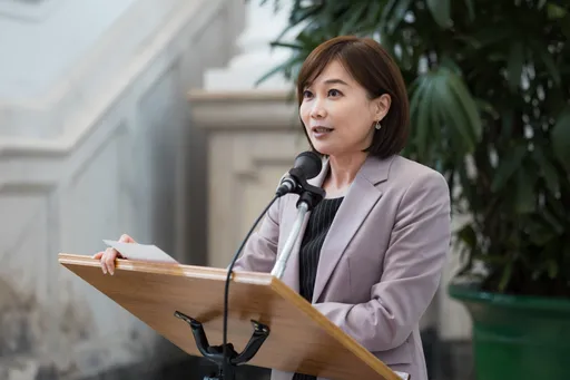 「上帝叫我殺共匪」！男子凌晨持水果刀闖總統府前被壓制送辦