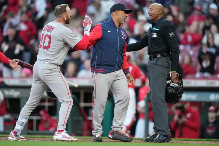 巴克諾(右1)。美聯社