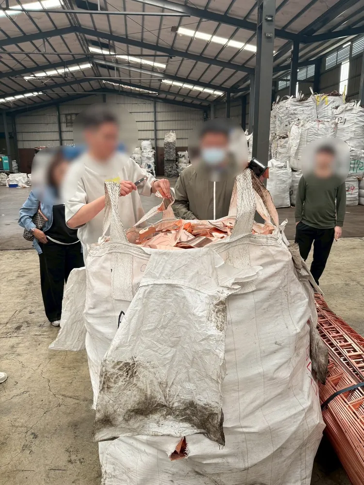 警方查扣被偷的銅合金。民眾提供