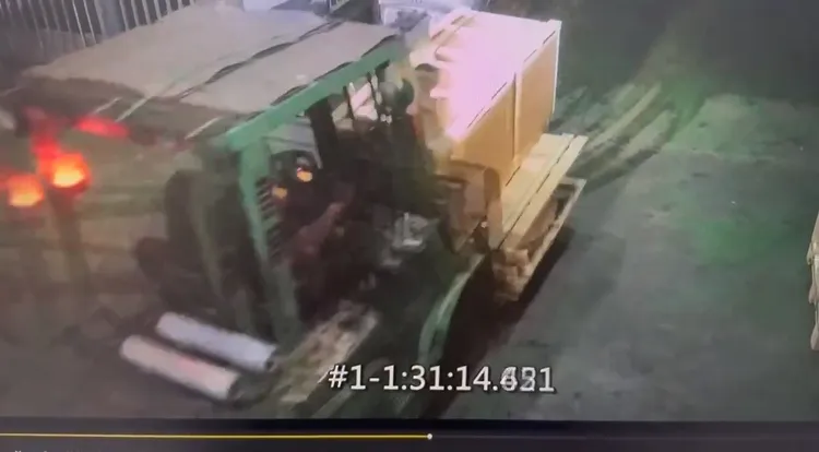 周姓司機偷走銅合金。民眾提供