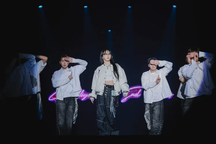 玟星露出健美腹肌。SHOWOFFICE提供