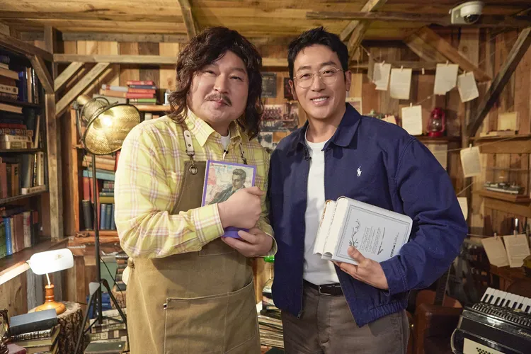 姜鎬童（左）新節目邀請河正宇作客。翻攝Coupang Play