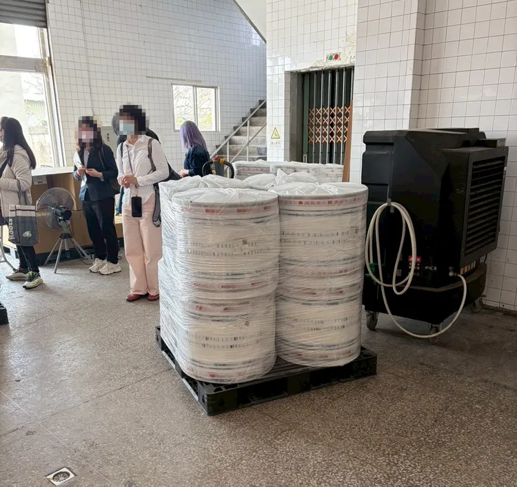 物價聯合稽查小組稽查廠家是否囤貨。法務部提供