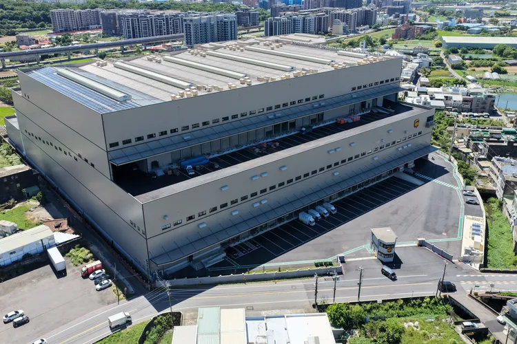 UPS桃園國際物流中心正式啟用，為其在亞太地區規模最大的物流中心。公司提供