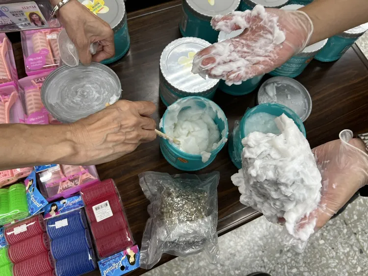 陳姓、阮姓越籍移工從泰國走私大麻來台，將毒品藏在護髮素內。翻攝照片