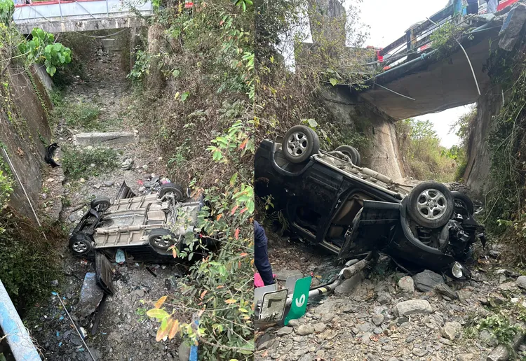 警方在現場找到一本泰國護照，目擊民眾則稱有4人拋下傷者離開現場。民眾提供