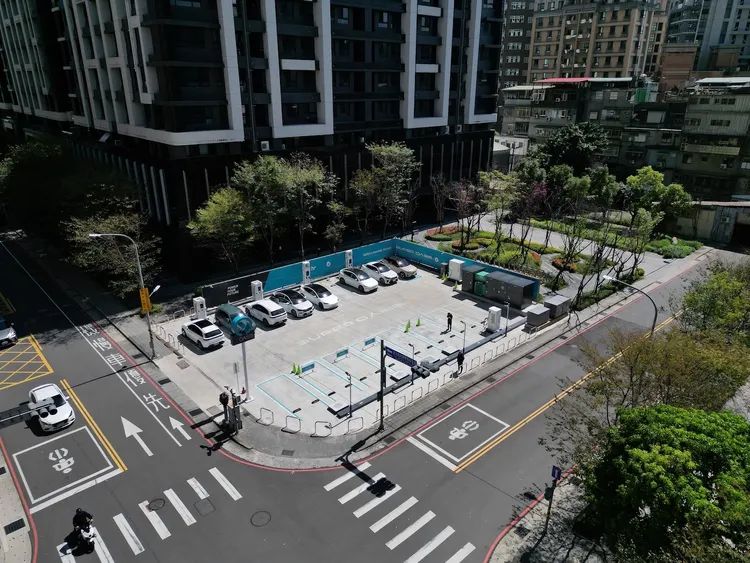 EVOASIS電網目前已於全台佈建 135 座充電站、650 支快充槍，DC 快充站點與槍數穩居市場領先。業者提供