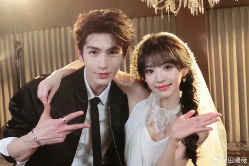 假戲真做？《逐玉》張凌赫、田曦薇私下牽手被目擊　突曬「頭紗照」了