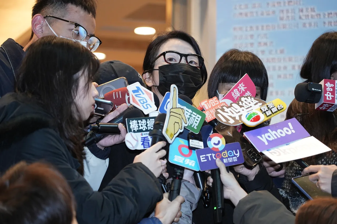 陶晶瑩送別小胖老師　哽咽「他倒下時，我也在上海...」