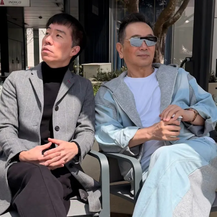 張晨光（右）義氣相挺張兆志拍短片。翻攝張兆志臉書