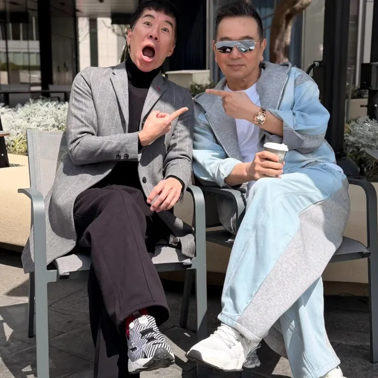 張兆志（左）被張晨光暖哭。翻攝張兆志臉書