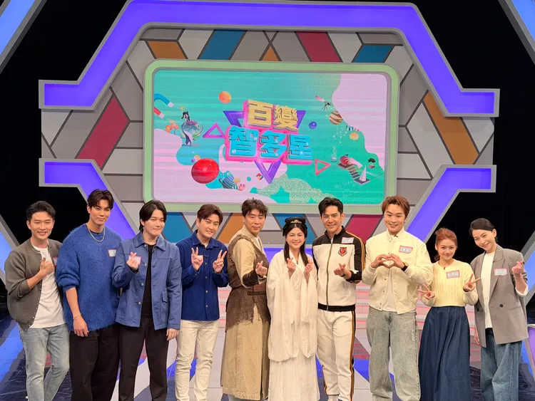 益智節目《百變智多星》邀來多位星馬藝人挑戰兩國知識，笑料不斷。年代提供