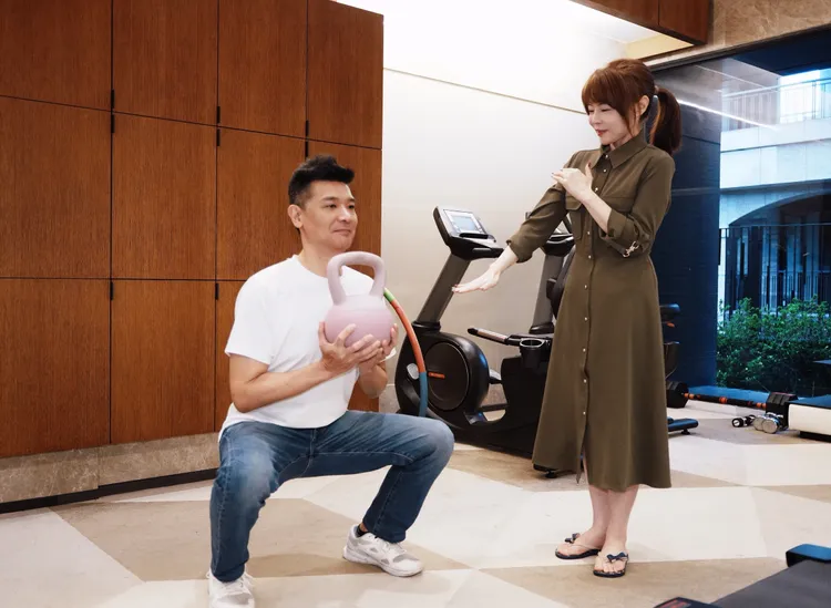 李文耀、錢怡君一起重訓健身。彭欣偉攝
