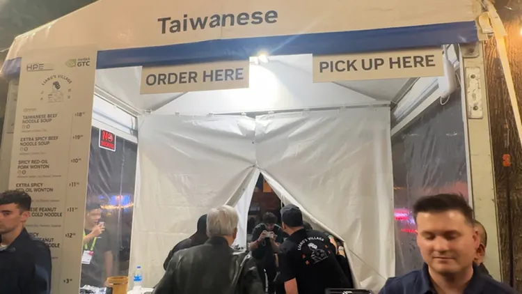 輝達第2度辦GTC夜市，黃仁勳再度造訪停留台灣小吃店。中央社