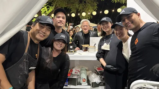 黃仁勳逛GTC夜市　鍾情「台灣攤」嗑涼麵抄手