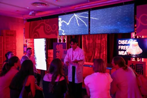 把夜市搬進博物館！台灣作品《蝙蝠祭》澳洲首演掀話題