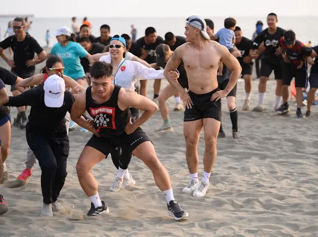 為迎接2026年斯巴達障礙跑台南站賽事，主辦單位於台南漁光島舉辦戶外訓練營，替選手暖身。翻攝畫面