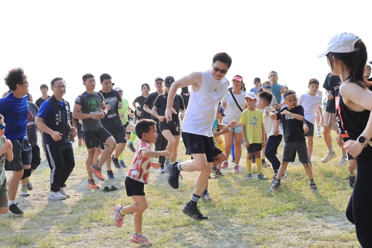 為迎接2026年斯巴達障礙跑台南站賽事，主辦單位於台南漁光島舉辦戶外訓練營，替選手暖身。翻攝畫面