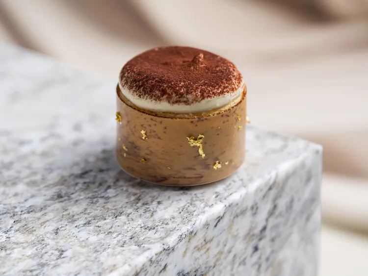台北文華東方酒店文華餅房，推出全新甜品「提拉米蘇」。台北文華東方酒店提供