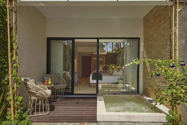 墾丁凱撒大飯店「女神專屬 療癒假期」每晚每人3838元起，入住18坪花園客房享雙人SPA服務與自助早餐，在南國海景陪伴，靜享悠閒放鬆旅程。凱撒飯店連鎖提供