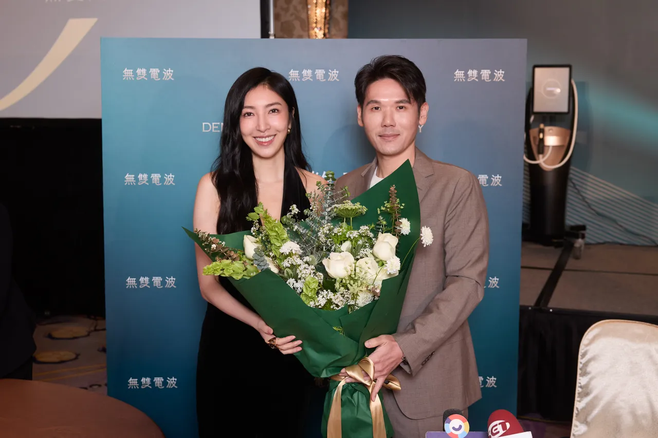 楊謹華是薛博仁和陳怡蓉結婚時的伴娘，兩人交情好當場互虧。無雙電波提供