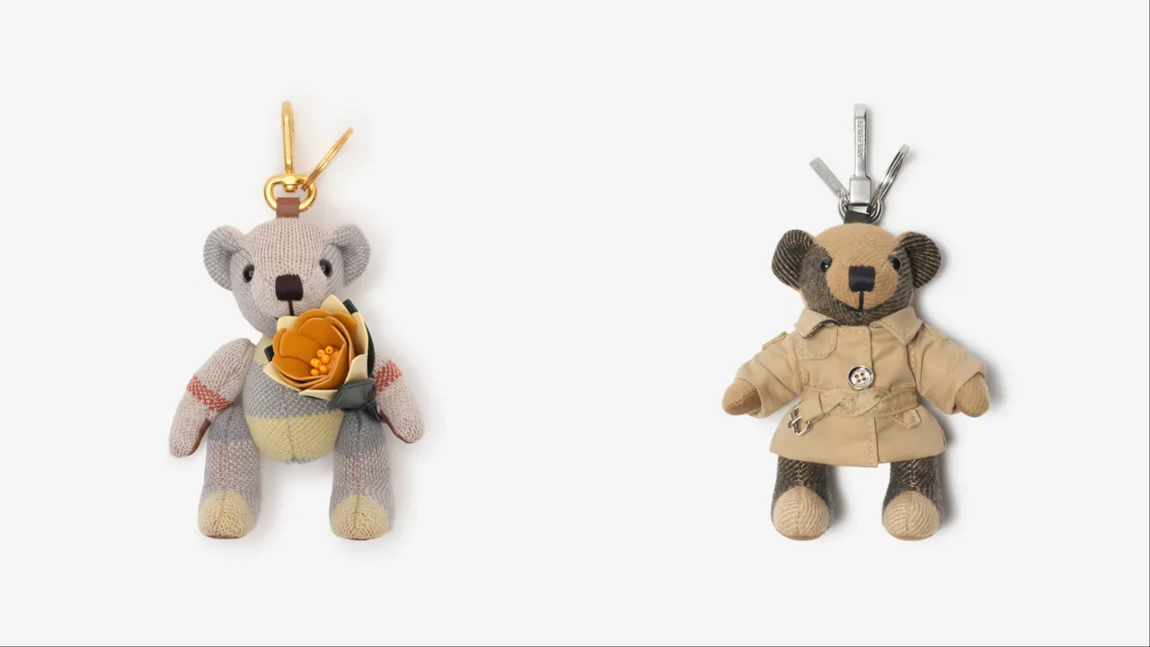 Burberry鵝卵石米色Thomas泰迪熊吊飾（左）1萬6500元、典藏米色Thomas泰迪熊吊飾（右）1萬3200元。品牌提供