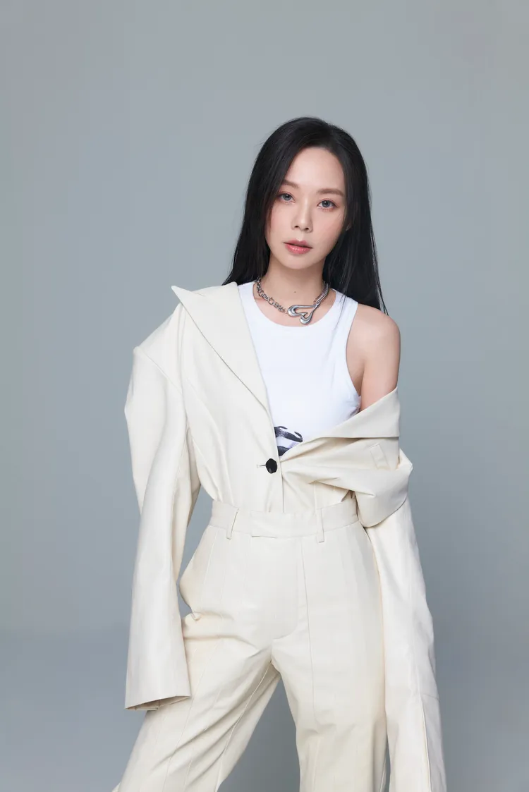 孫淑媚舉手投足激似Jennie「本尊」，被粉絲封為「台版 Jennie」。三立提供