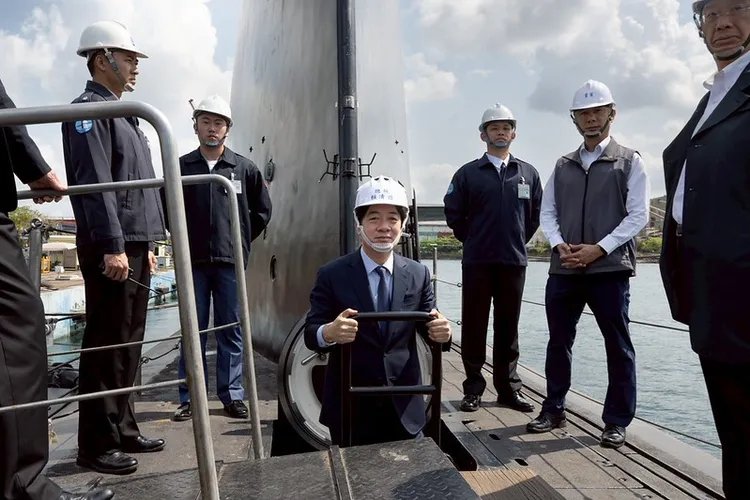 總統賴清德登艦視導海鯤號潛艦。總統府提供