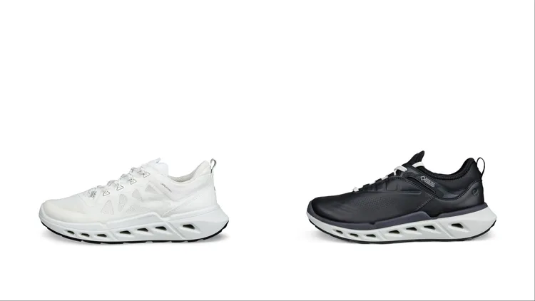 ECCO「BIOM 720」系列BREATHRU網布透氣女鞋（左）6380元、皮革防水女鞋（右）8380元。品牌提供