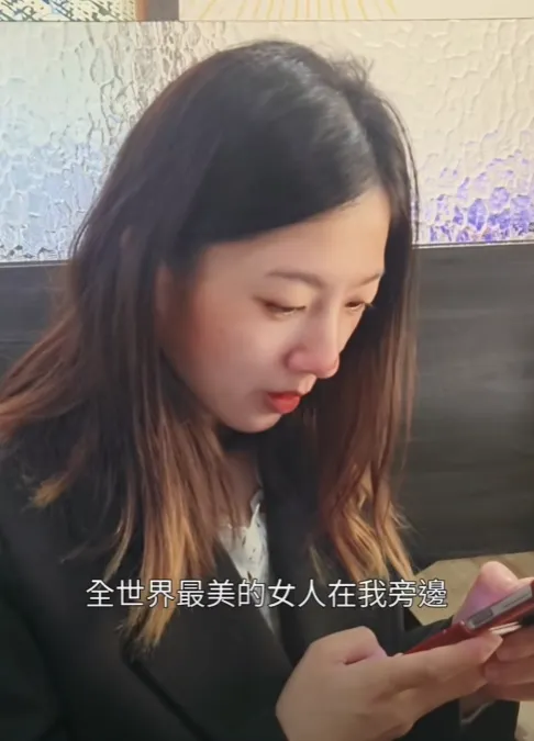 鄧佳華大誇來心是全世界最美女人。翻攝鄧佳華臉書