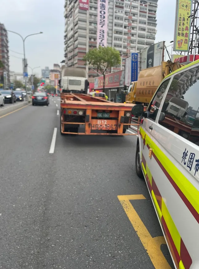 肇事聯結車。翻攝畫面