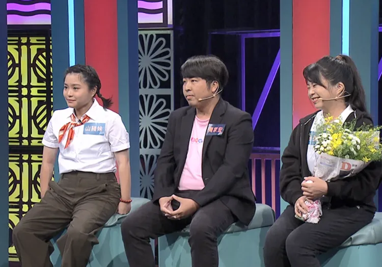 山豬妹（左起）介紹兩位導覽先生周家宏、呂英瑛。公視台語台提供