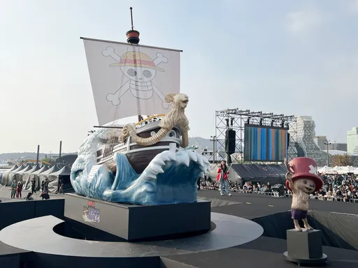 媽祖開路《航海王》梅利號開進高雄港！魯夫、喬巴都來遊行上萬人瘋狂